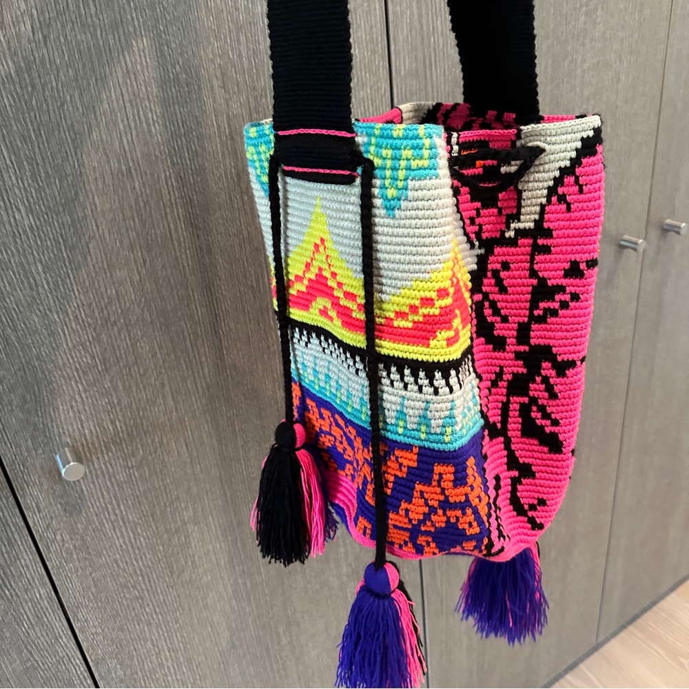 Arte & Tejido Wayuu bucket bag